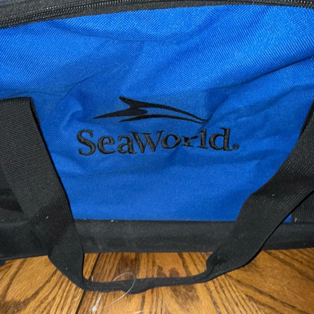 Sea World Medium Size Blue and Black Duffel Bag with Rollers